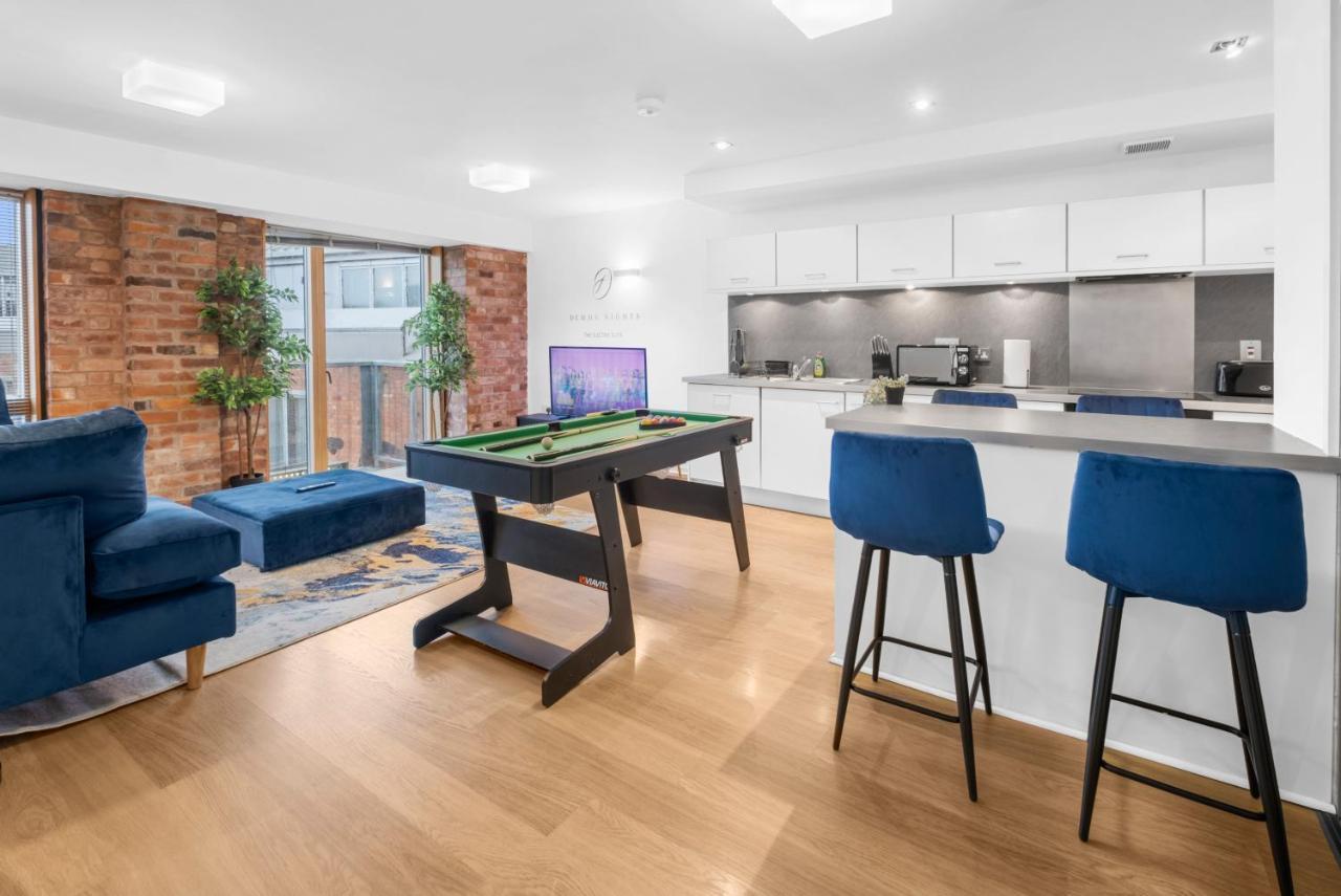 Snooker Table Apartment With 4 Beds And Free Parking Ковънтри Екстериор снимка