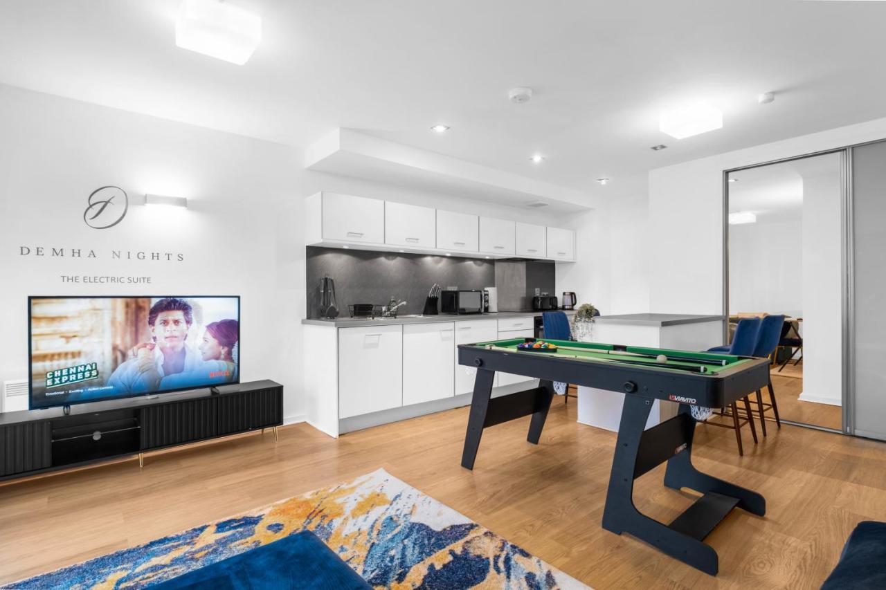 Snooker Table Apartment With 4 Beds And Free Parking Ковънтри Екстериор снимка